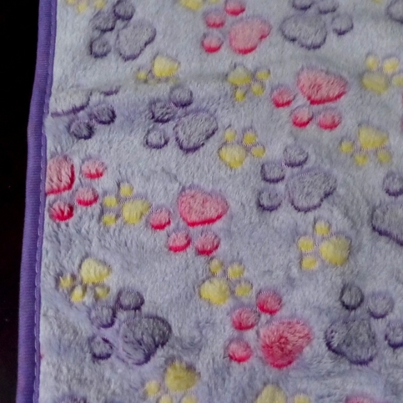 New Soft Pet Blanket - Picture 2 of 2
